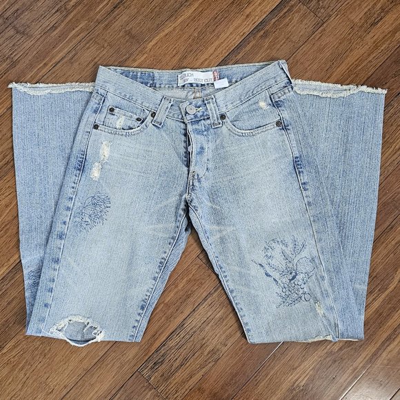 Levi's Denim - VINTAGE junior's LEVI'S #513 slouch boot cut JEANS distressed IMPRINTED DESIGN